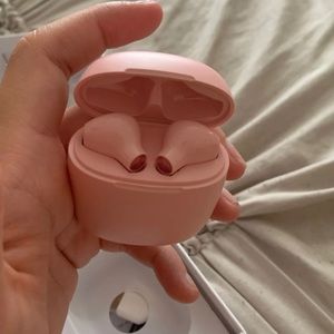 Wireless Bluetooth headphones